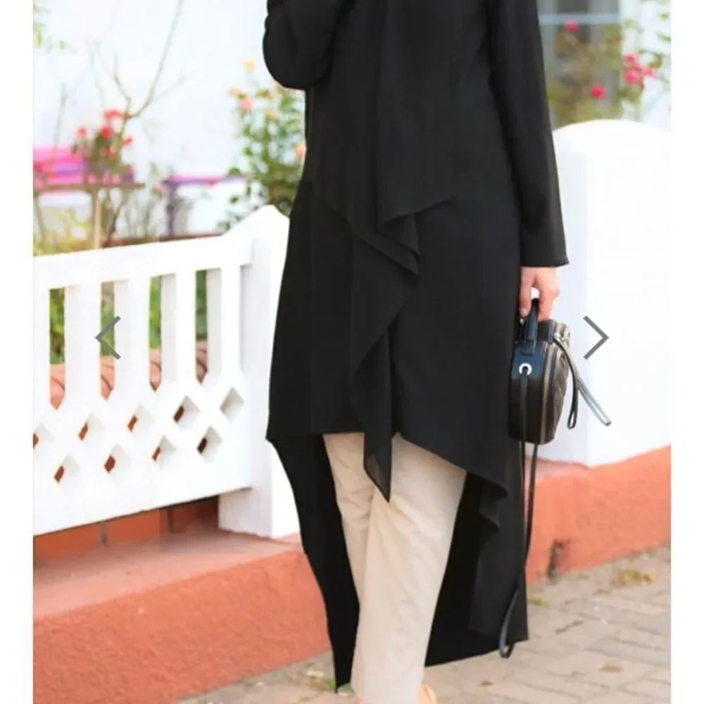Annahariri After Frill high low black top